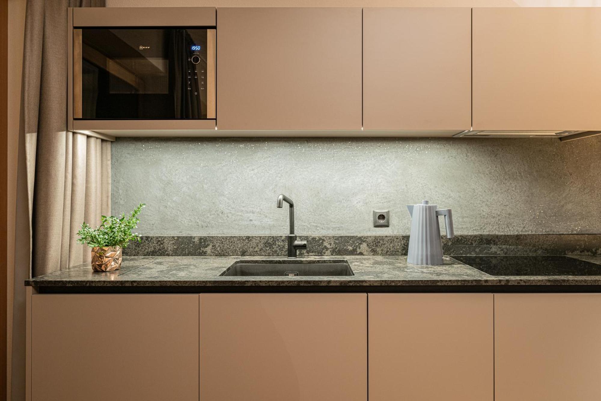 Myloisl Apartments Лутаго Екстериор снимка