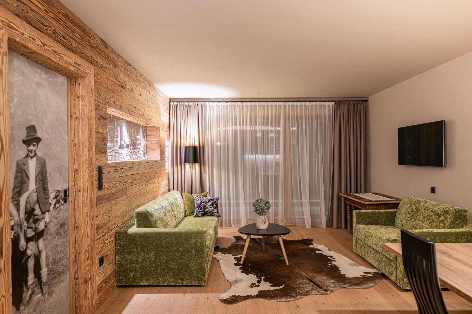 Myloisl Apartments Лутаго Екстериор снимка